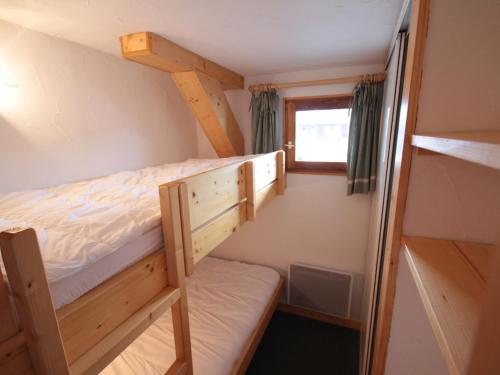 a bedroom with two bunk beds and a window at Charmant 2 Pièces Cabine au Cœur des Saisies - Proche Pistes et Commerces - FR-1-293-1 in Les Saisies