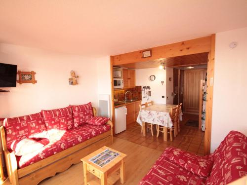 a living room with a couch and a table at Les Saisies - Studio cabine ensoleillé pour 4 pers., animaux acceptés - FR-1-293-164 in Les Saisies