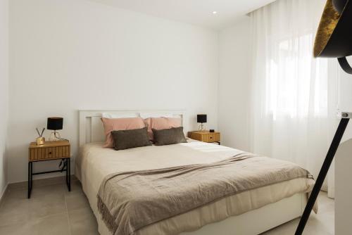 Ένα ή περισσότερα κρεβάτια σε δωμάτιο στο The Marina Collection