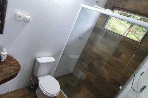 Koupelna v ubytování Chalé com Jacuzzi e deck com vista