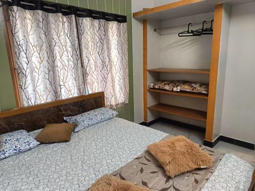 Postel nebo postele na pokoji v ubytování Little Hearts