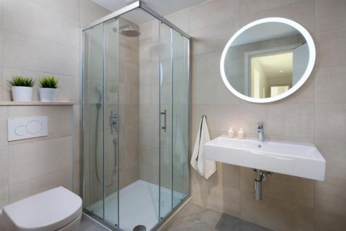 Et badeværelse på Villa Fasana-Apartment 3 by Vivi Rent