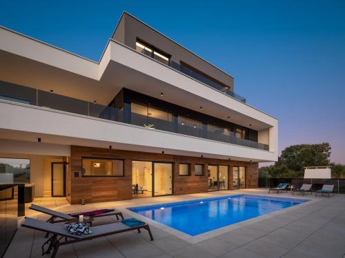 Villa Old Olive VI by Vivi Rent