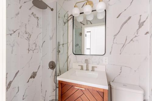 Koupelna v ubytování Blueground Manhattan wd AC nr park NYC-1829