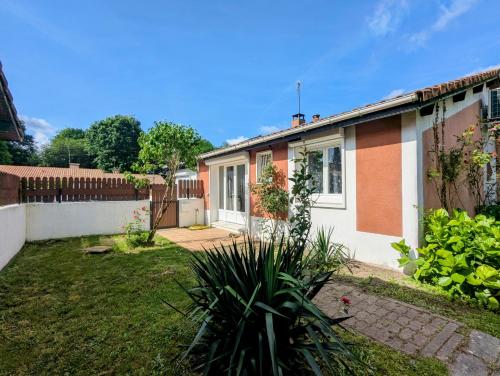 Maison 3 étoiles climatisée, jardin, parking, proche centre et thermes