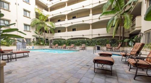 a courtyard with a swimming pool in a building at LALAs House- 1br with Free Parking, Pool and Sauna in Los Angeles