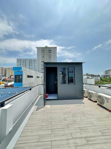 a building on the roof of a building at Homestay Ăn Gì Cũng Được VT in Vung Tau