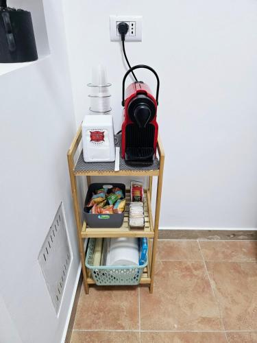 a small table with a blender on top of it at Casa vacanze Stella in Silvi Marina