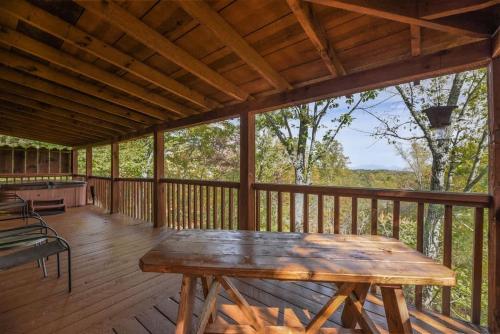 View! Cozy, Private, Fireplace, Hot Tub Log Cabin, Honeymoon! photo 3