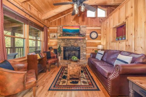View! Cozy, Private, Fireplace, Hot Tub Log Cabin, Honeymoon! photo 6