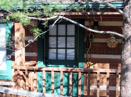 View! Cozy, Private, Fireplace, Hot Tub Log Cabin, Honeymoon! photo 9