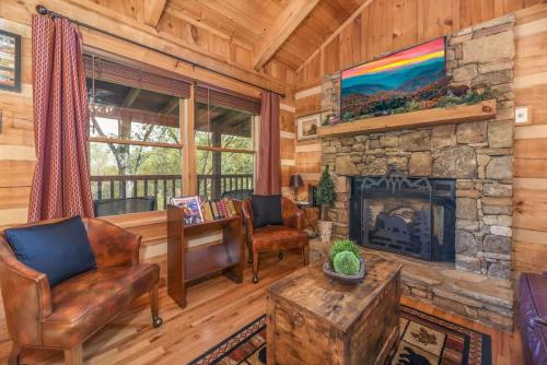 View! Cozy, Private, Fireplace, Hot Tub Log Cabin, Honeymoon! photo 11