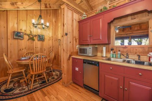 View! Cozy, Private, Fireplace, Hot Tub Log Cabin, Honeymoon! photo 12