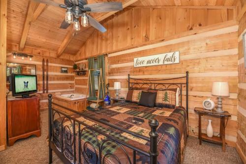 View! Cozy, Private, Fireplace, Hot Tub Log Cabin, Honeymoon! photo 13