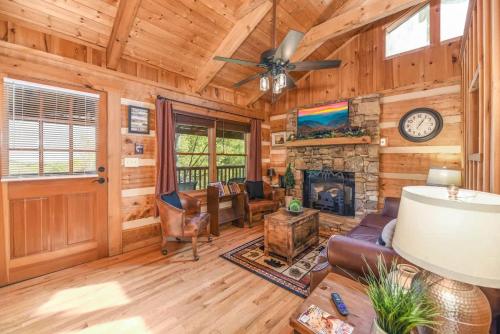 View! Cozy, Private, Fireplace, Hot Tub Log Cabin, Honeymoon! photo 16