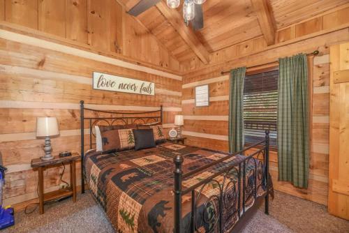 View! Cozy, Private, Fireplace, Hot Tub Log Cabin, Honeymoon! photo 17