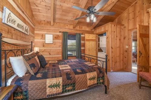 View! Cozy, Private, Fireplace, Hot Tub Log Cabin, Honeymoon! photo 18