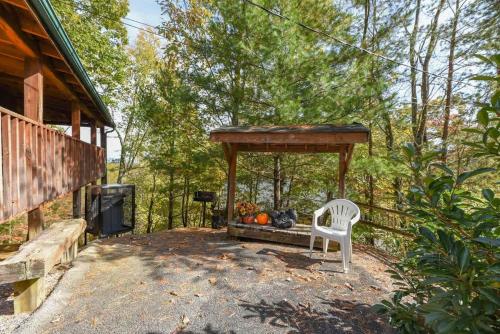 View! Cozy, Private, Fireplace, Hot Tub Log Cabin, Honeymoon! photo 24