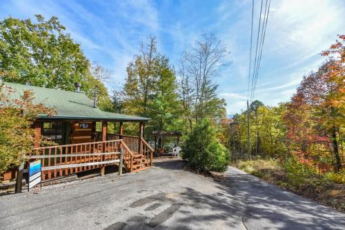 View! Cozy, Private, Fireplace, Hot Tub Log Cabin, Honeymoon! photo 26