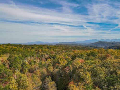 View! Cozy, Private, Fireplace, Hot Tub Log Cabin, Honeymoon! photo 34