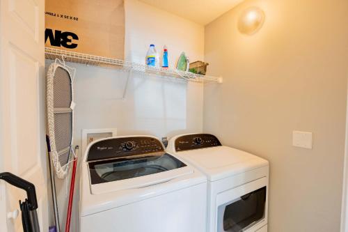 a washer and dryer in a small room at Charming Gray Home- 5 mins from GSU! in Statesboro