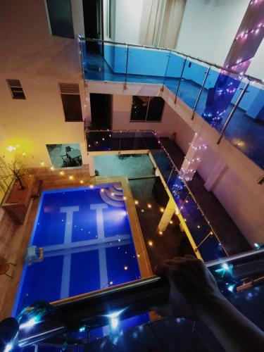 an overhead view of a swimming pool in a building at Hotel Brisas del Salazar Villeta in Villeta