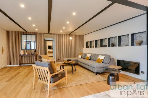 Urban Flat 170 - Amelot Apartment in Center of Paris