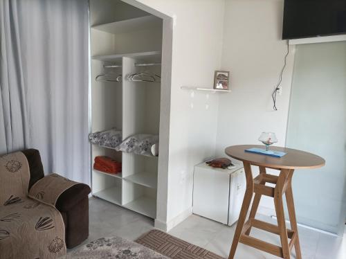 a small room with a table and a closet at Flat Vista do Cruzeiro in Jacobina