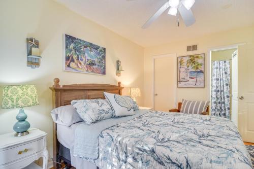Katil atau katil-katil dalam bilik di 5 Mi to Beaches Seminole Retreat with Balcony