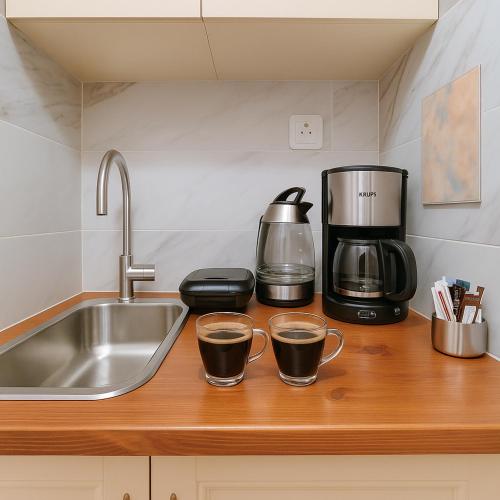 Stylish, Comfy Suite in the Heart of Athens
