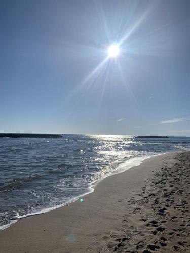 - une plage bien exposée au-dessus de l'océan dans l'établissement Appartement spacieux pour 4 personnes à 500m de la me, à Sérignan