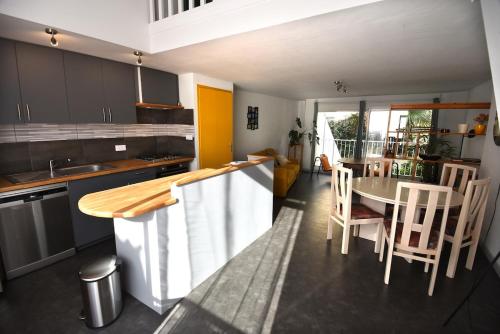 Photo de la galerie de l'établissement Maison avec garage près GRANDE PLAGE, à Les Sables-dʼOlonne