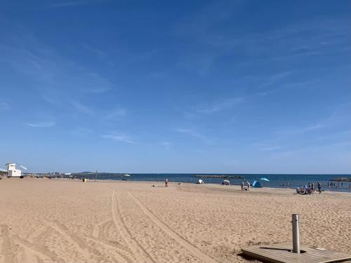 Agreable studio-cabine vue mer 4 personnes à 20 m de la plage
