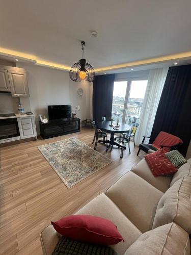 Suadiye Bostanci Luxury 2 Bedroom Apartment with Pool