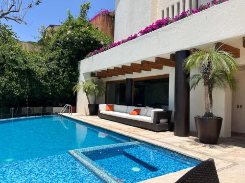 Imagen de la galería de Luxury with Lake View, Pool, Jacuzzi & Gym, en Valle de Bravo