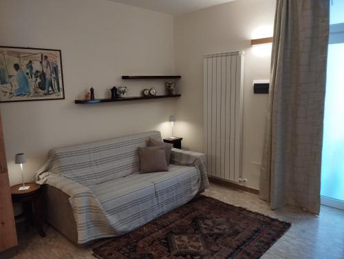 a living room with a couch and a rug at Casetta Nel Borgo in Sestri Levante