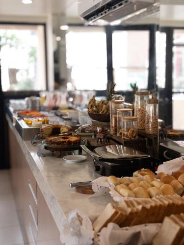 Makanan di atau berdekatan hotel