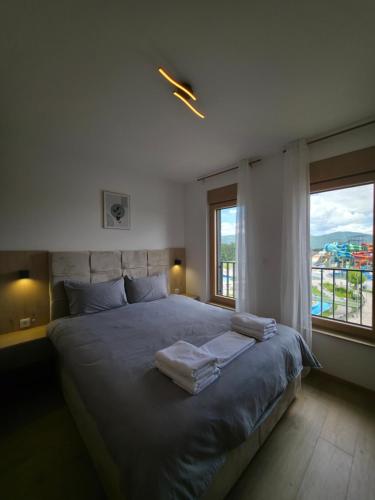 Ένα ή περισσότερα κρεβάτια σε δωμάτιο στο Apartmani Central A50 & Free Parking