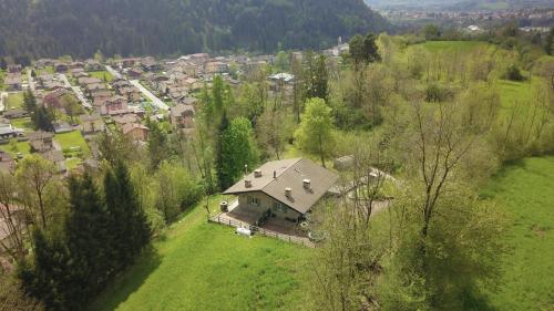 an aerial view of a house in a village at La Casa di Angi in Onore