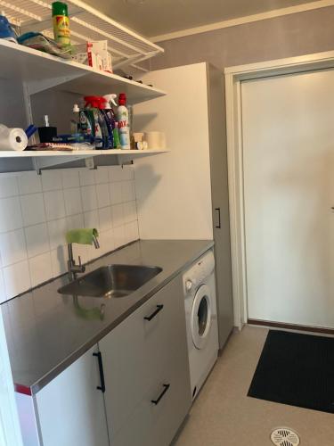 Η κουζίνα ή μικρή κουζίνα στο Kolarbo Gård B&B