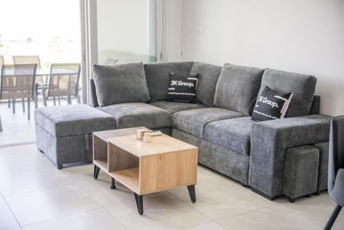 Χώρος καθιστικού στο Rotiana 3Bed Apt with Roof Garden and BBQ