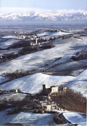 an aerial view of a town in the snow at Casavacanzedezza in Montecalvo Versiggia