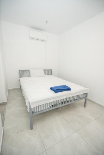 Ένα ή περισσότερα κρεβάτια σε δωμάτιο στο Rotiana 3Bed Apt with Roof Garden and BBQ