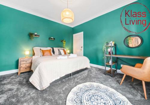 Ένα ή περισσότερα κρεβάτια σε δωμάτιο στο Alexander Apartment by Klass Living Coatbridge