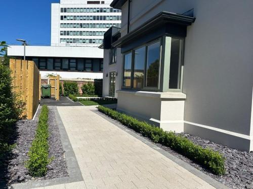 ベルファストにあるFisherwick House Apartmentsの横道建築