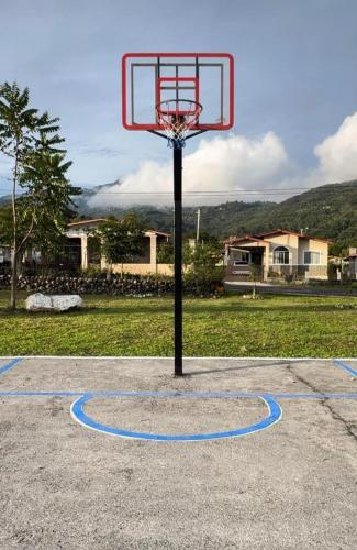 a basketball hoop in the middle of a park at Cabañita con chimenea in David