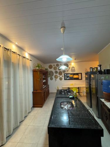 a kitchen with a black counter top in a room at Gbsitio in Brasilia