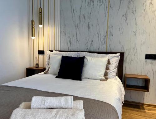 a bedroom with a large bed with two towels on it at Dynasty Estate, Appartements avec Terrasse et vue sur Twin Center in Maarif