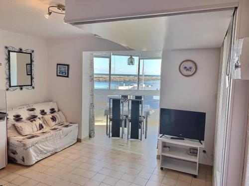 Studio confortable avec vue mer et port