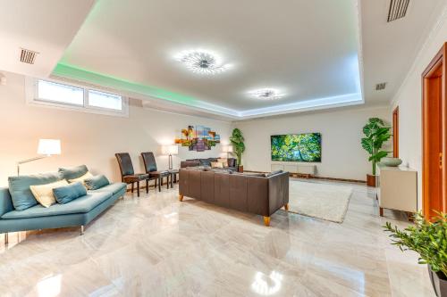 Beachfront Villa with Sea Views & Private Pool